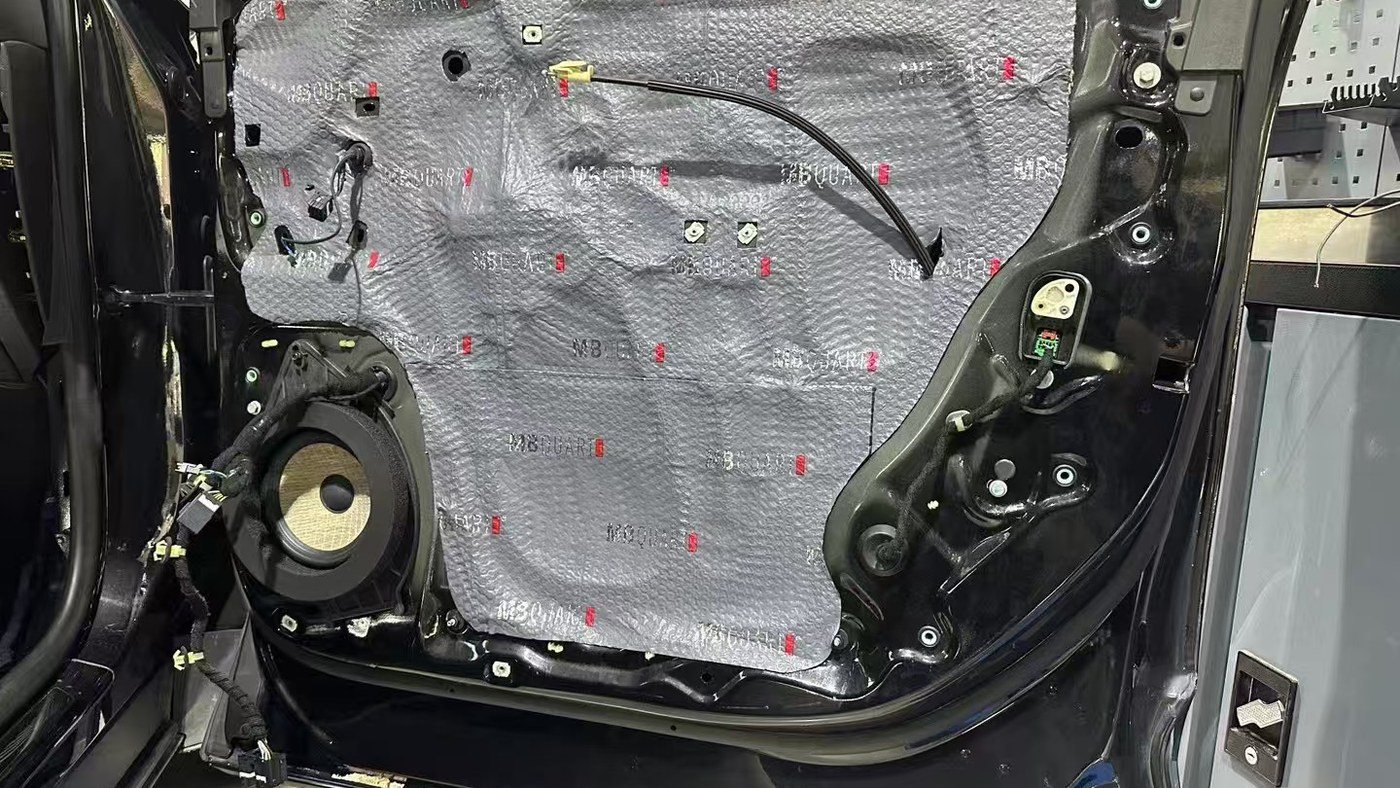 哪吒L新能源汽车音响升级、两分频喇叭、DSP功放、声场调音案例封面