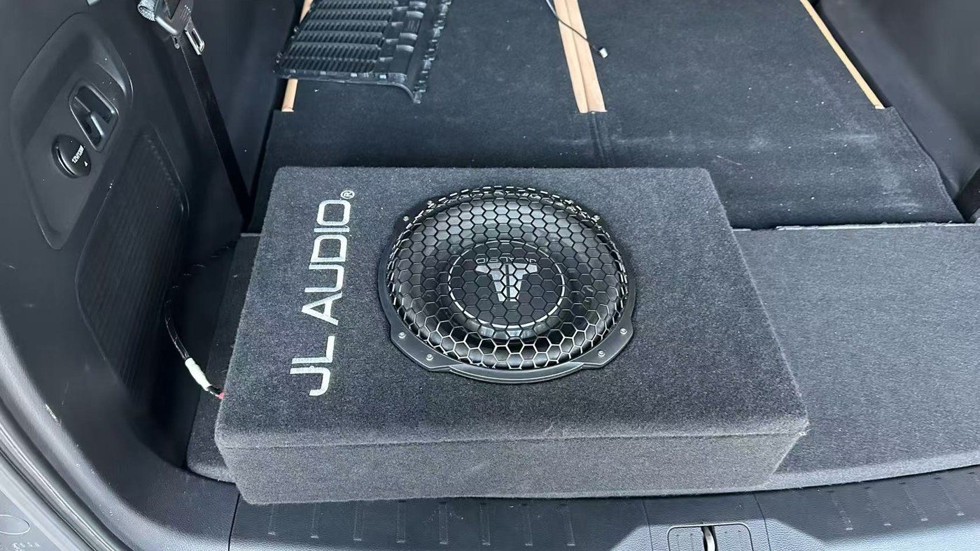 汽车低音箱后备箱安装位置检查